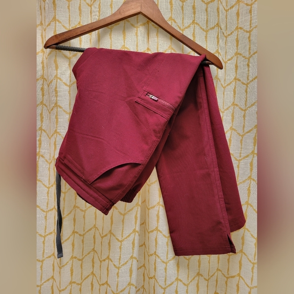 Figs burgundy scrub set β€οΈ - Picture 4 of 4